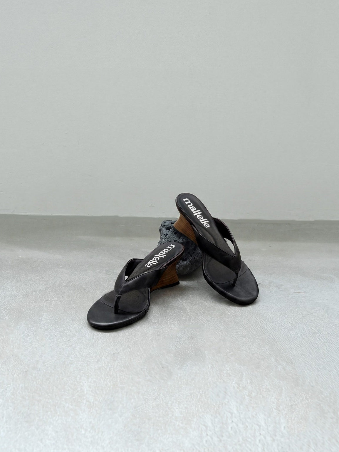 Vintage Oil-Waxed Leather Wood Grain Wedge Sandals